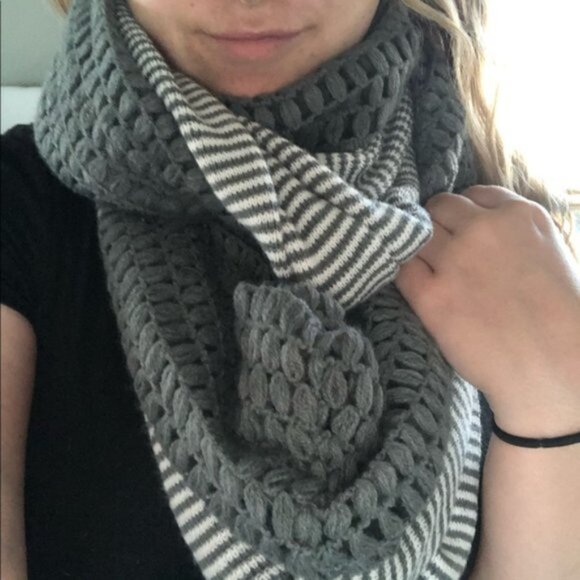 Kendall & Kylie Accessories - Kendall and Kylie X Pacsun | Gray Lightweight Multi Texture Infinity Scarf